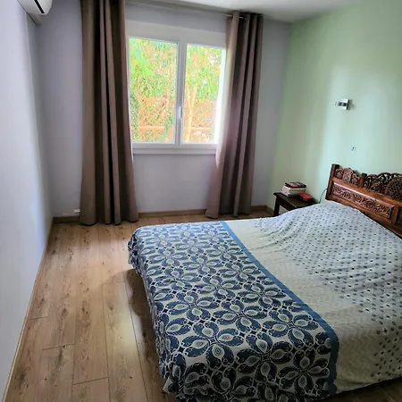 Maison Individuelle De Plain Pied Avec Jardin *